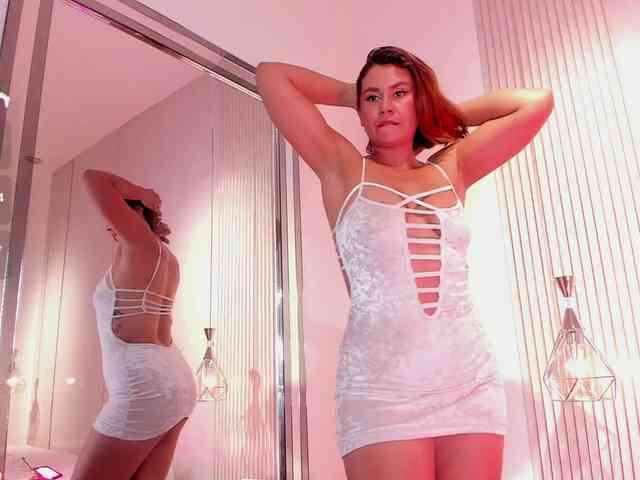 Luisa-Martinez webcam