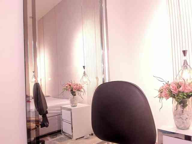 Luisa-Martinez webcam