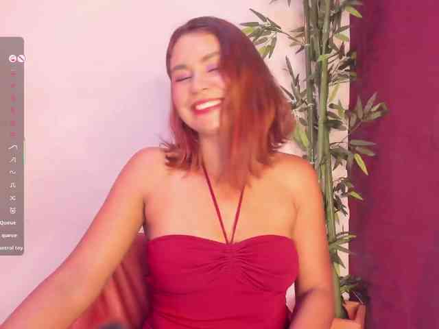 Luisa-Martinez webcam