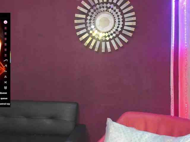 Luisa-Martinez webcam
