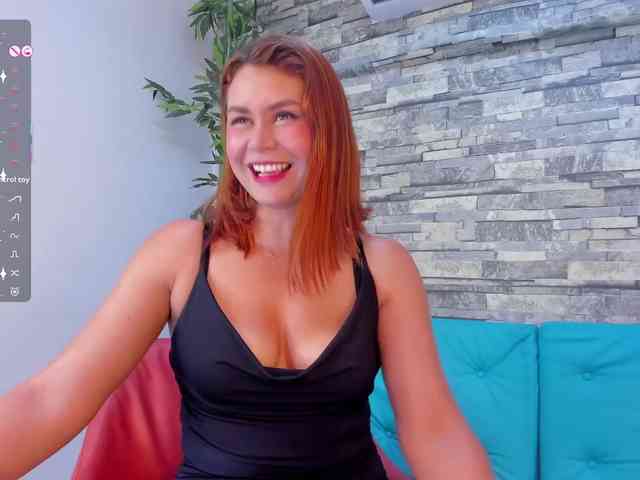 Luisa-Martinez webcam