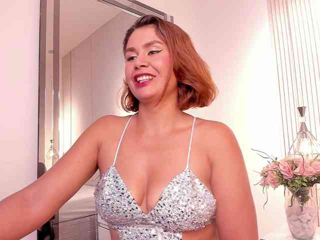 Luisa-Martinez webcam