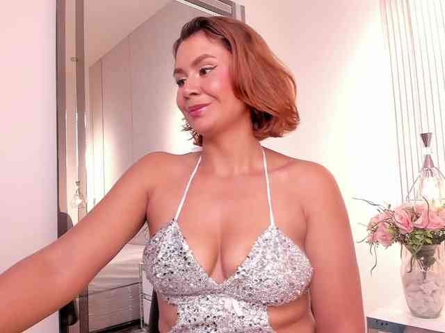 Luisa-Martinez webcam