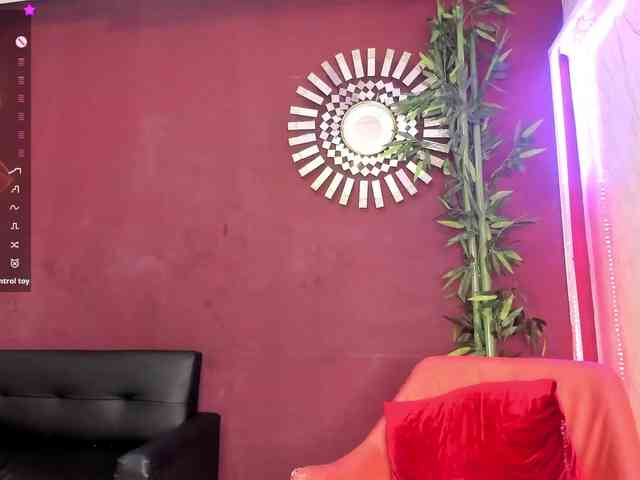 Luisa-Martinez webcam