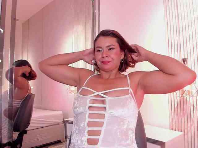 Luisa-Martinez webcam