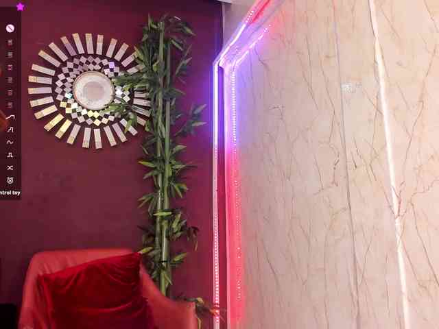 Luisa-Martinez webcam