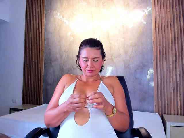 Luisa-Martinez webcam