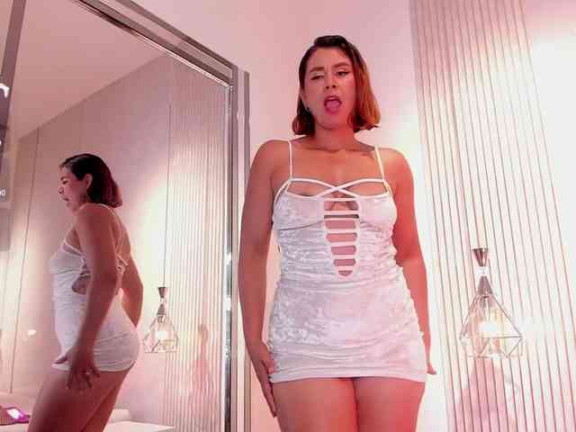 Luisa-Martinez webcam