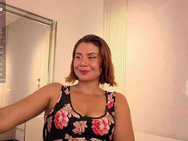 Luisa-Martinez webcam