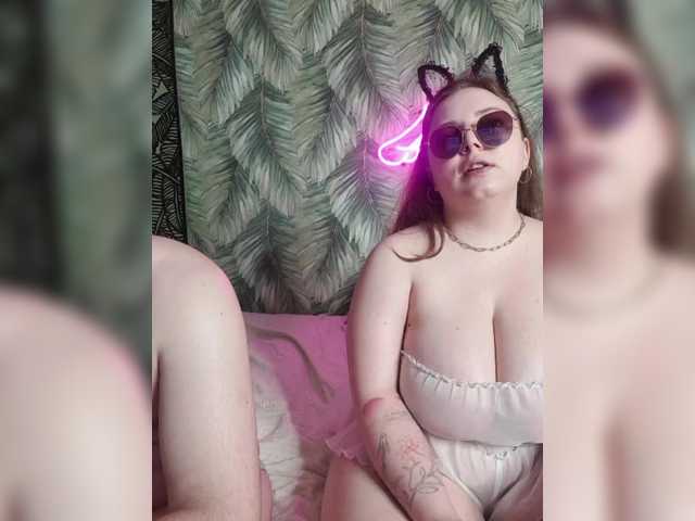 Red-rooms's BongaCams profile