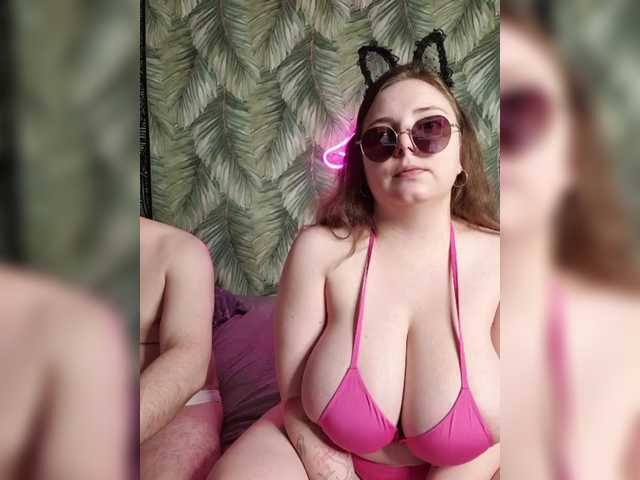 Red-rooms's BongaCams show and profile