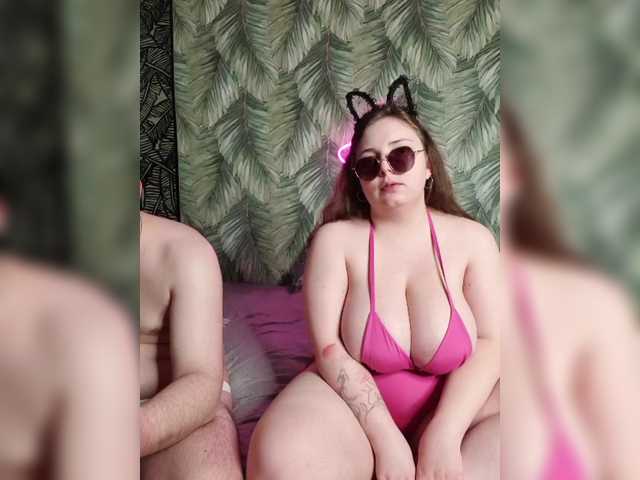 Red-rooms's BongaCams show and profile