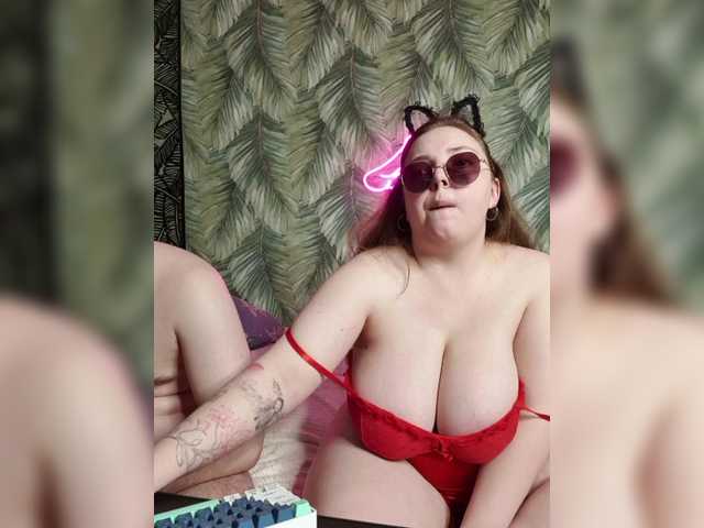 Red-rooms's BongaCams show and profile