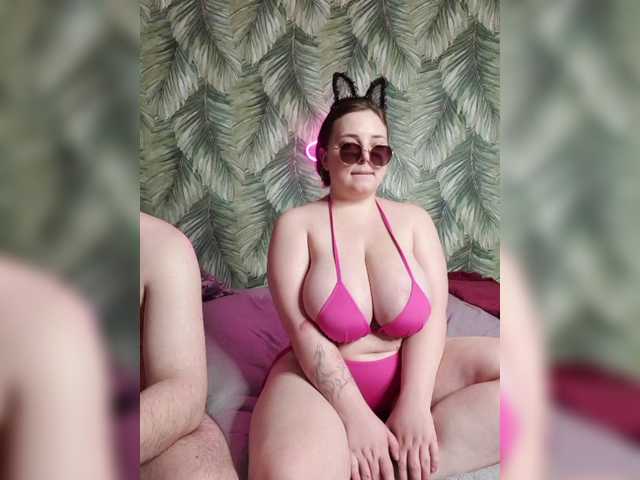 Red-rooms's BongaCams show and profile