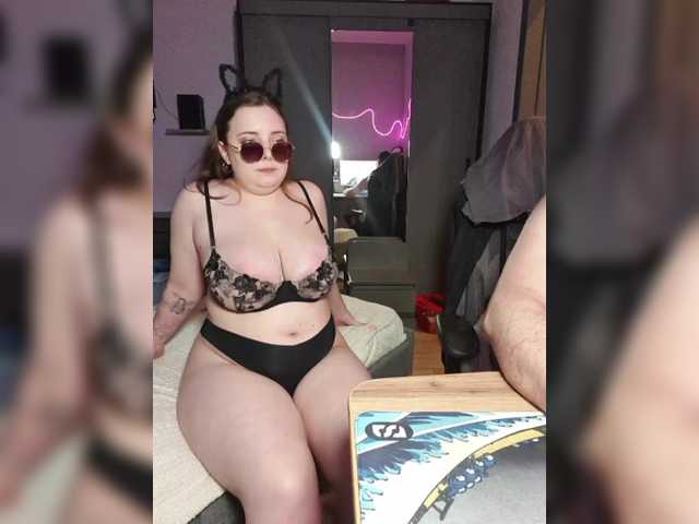 Red-rooms's BongaCams show and profile