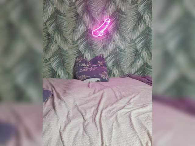 Red-rooms's BongaCams show and profile