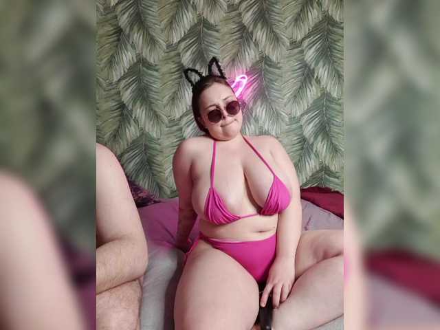 Red-rooms's BongaCams show and profile