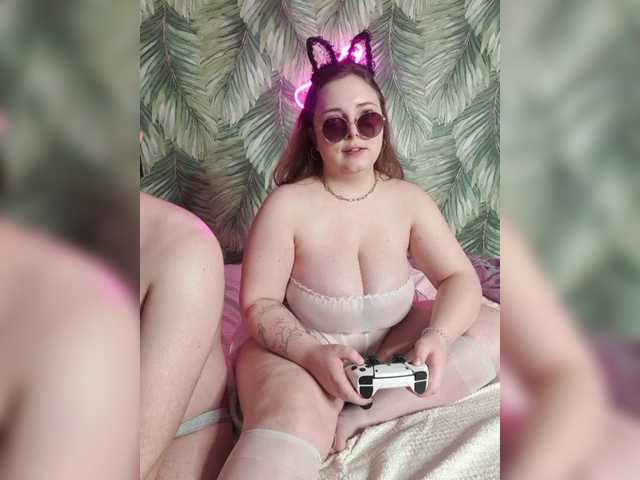 Red-rooms's BongaCams profile