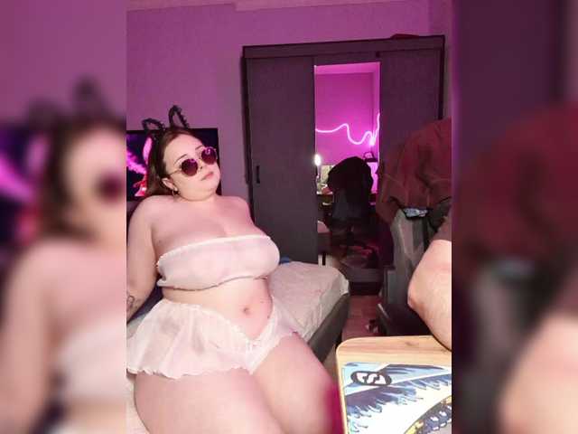 Red-rooms's BongaCams show and profile