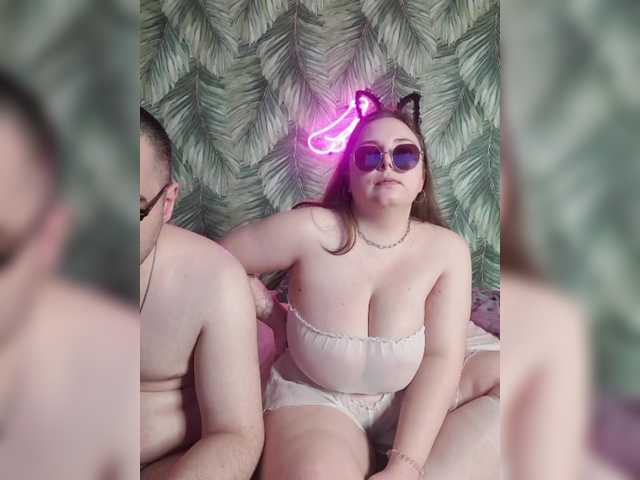 Red-rooms's BongaCams show and profile