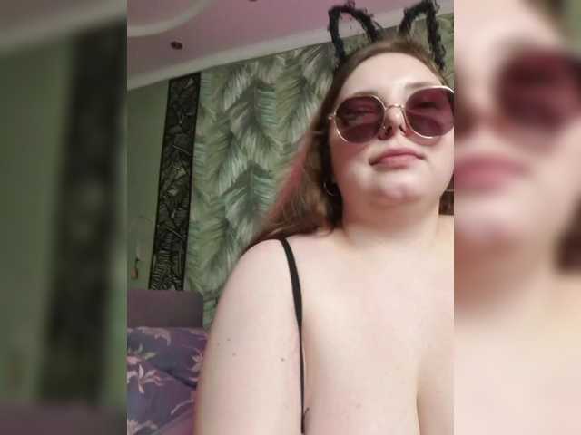 Red-rooms's BongaCams show and profile