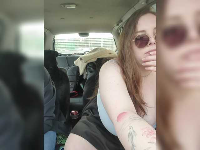 Red-rooms's BongaCams show and profile