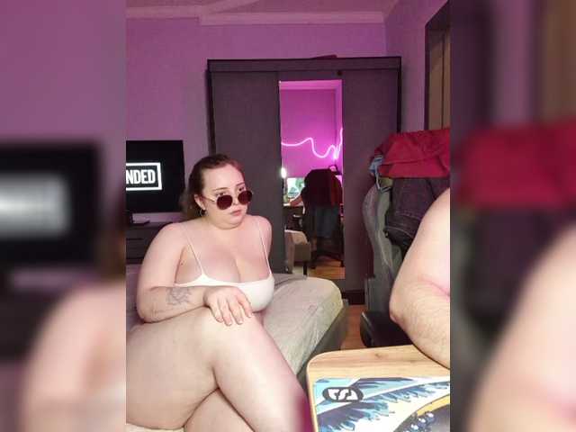 Red-rooms's BongaCams show and profile