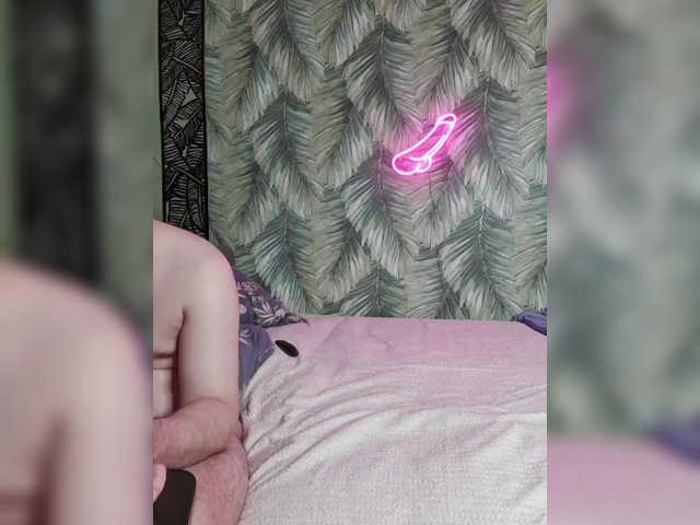 Red-rooms's BongaCams show and profile