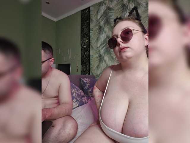 Red-rooms's BongaCams show and profile