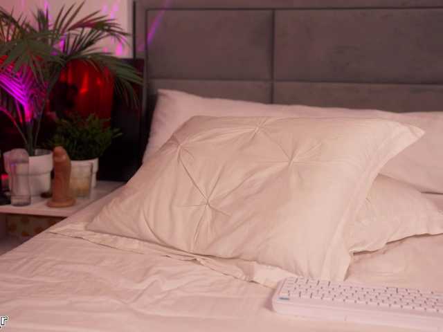 Lexi-Reed's BongaCams show and profile