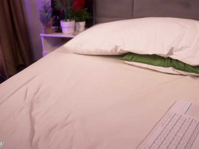 Lexi-Reed's BongaCams show and profile