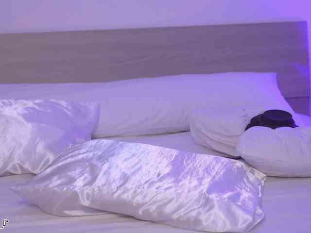 Lexi-Reed webcam
