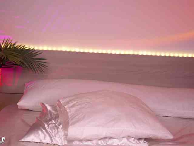 Lexi-Reed webcam