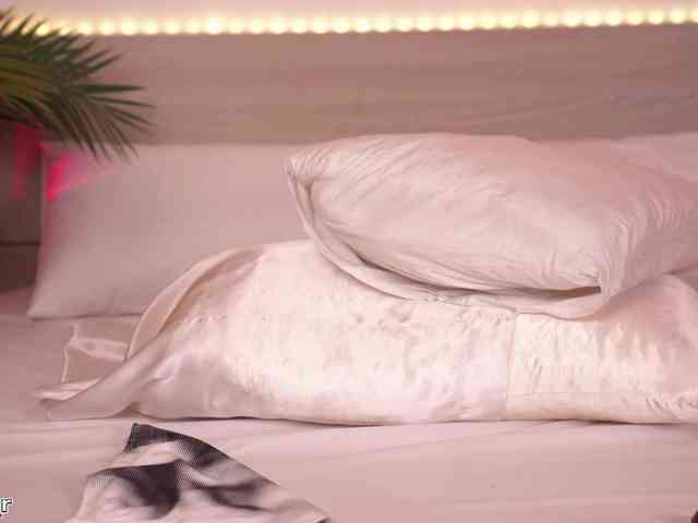 Lexi-Reed webcam