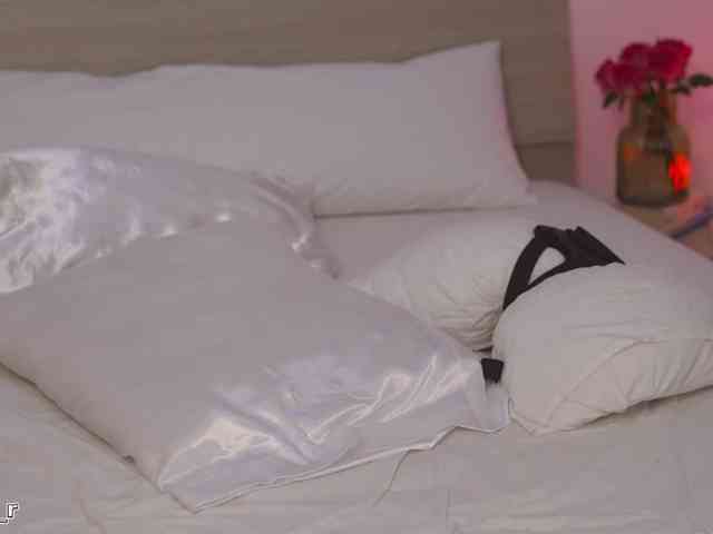 Lexi-Reed webcam