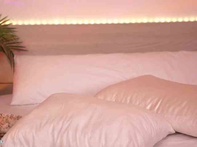 Lexi-Reed webcam