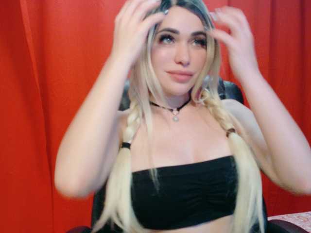 LaraFire's BongaCams show and profile