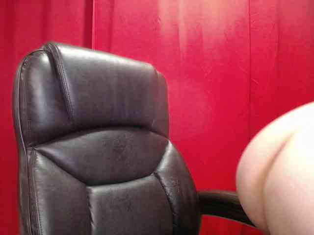LaraFire webcam