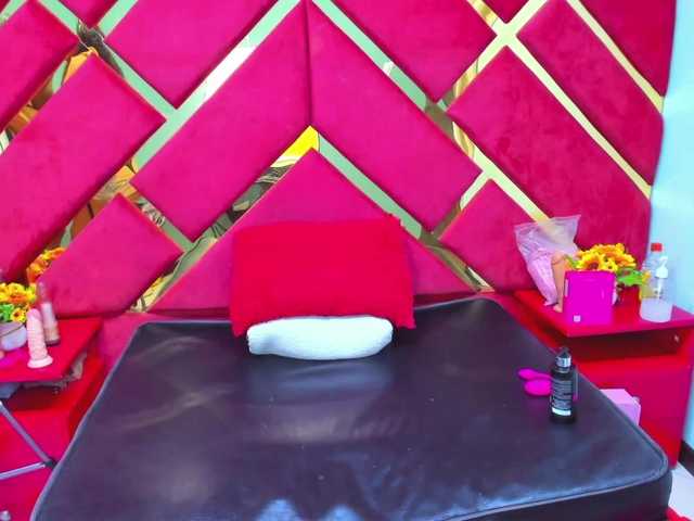 FreyjaNaugthy's BongaCams show and profile