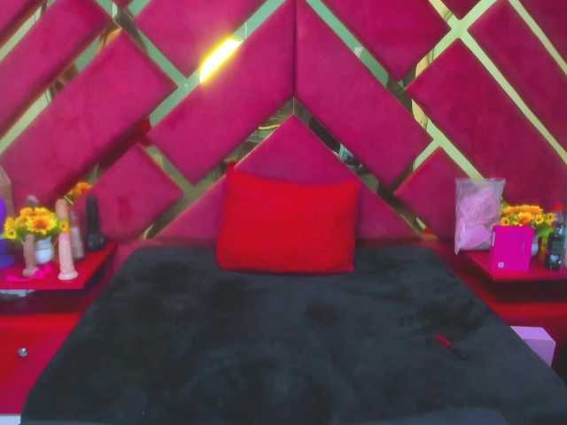 FreyjaNaugthy's BongaCams show and profile