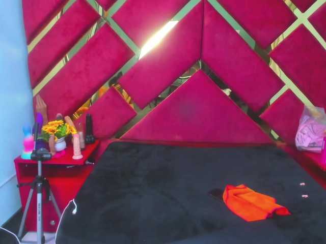 FreyjaNaugthy's BongaCams show and profile