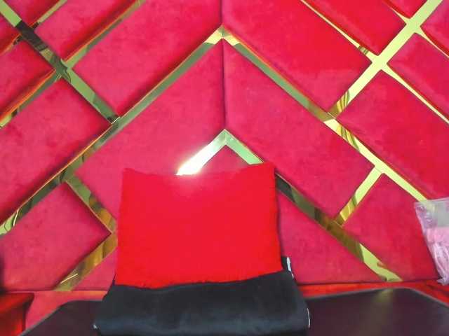 FreyjaNaugthy's BongaCams show and profile