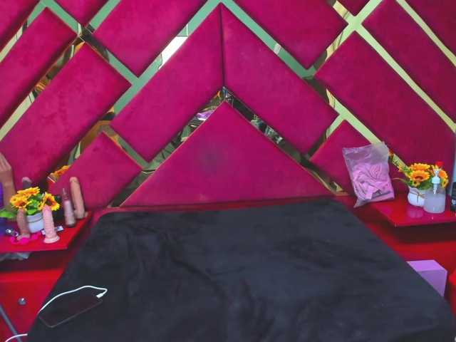 FreyjaNaugthy's BongaCams show and profile