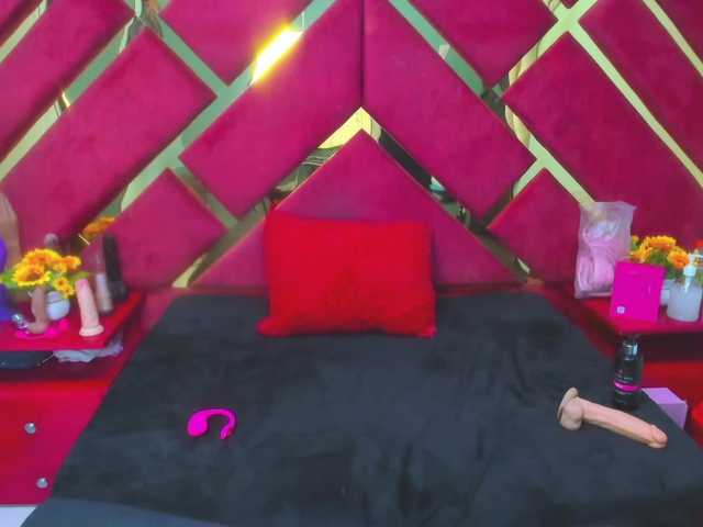 FreyjaNaugthy's BongaCams show and profile