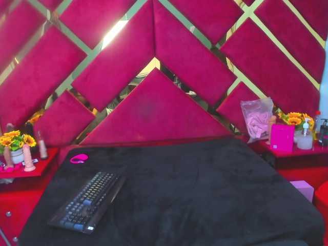 FreyjaNaugthy's BongaCams show and profile