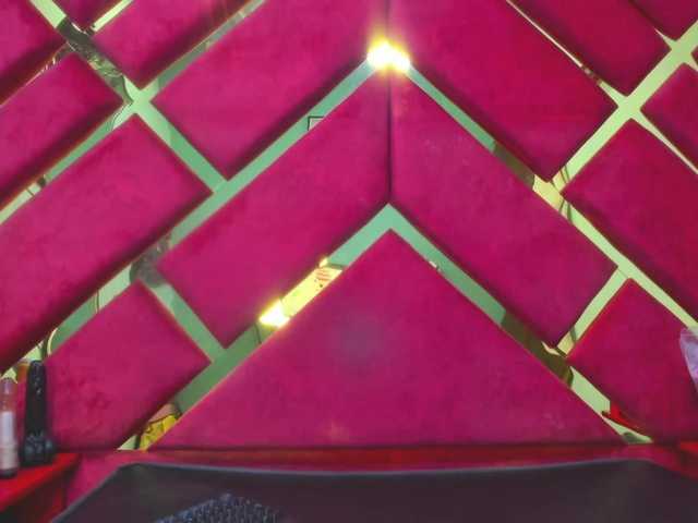 FreyjaNaugthy's BongaCams show and profile