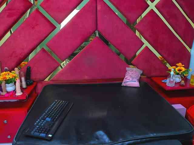 FreyjaNaugthy webcam