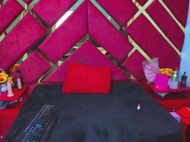 FreyjaNaugthy webcam