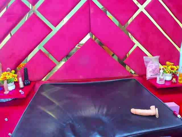 FreyjaNaugthy webcam