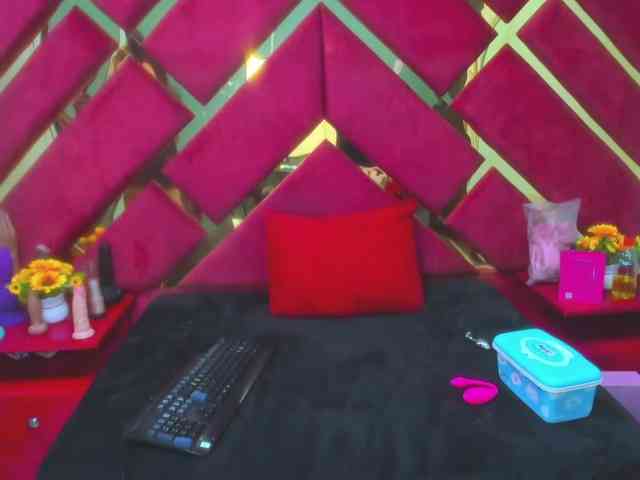 FreyjaNaugthy webcam